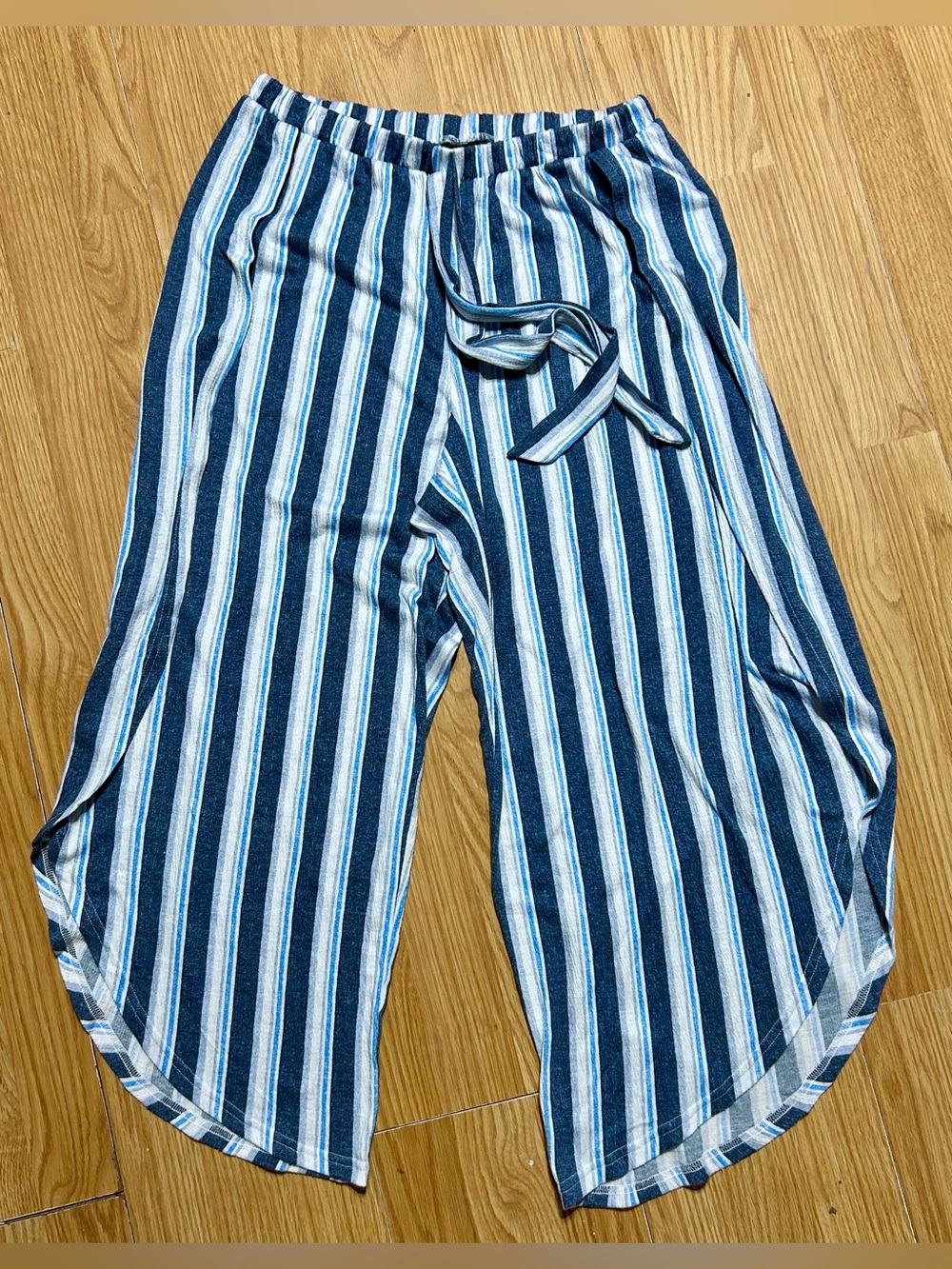 3/20 Laura Ashley beach vacation flowy striped wide leg pants ladies small - Picture 2 of 7